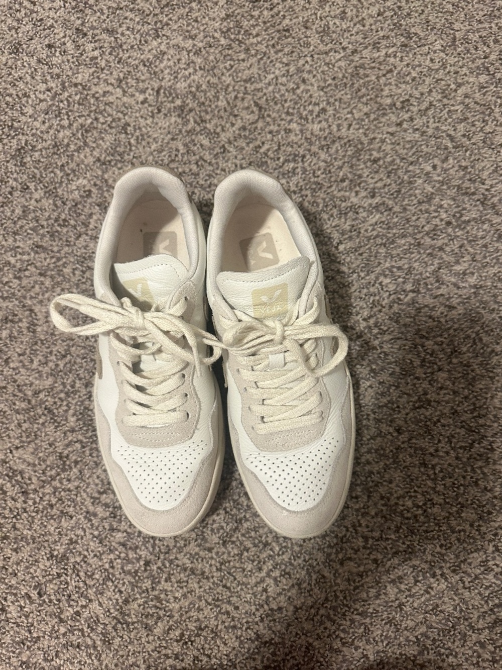 Veja V-90 Leather